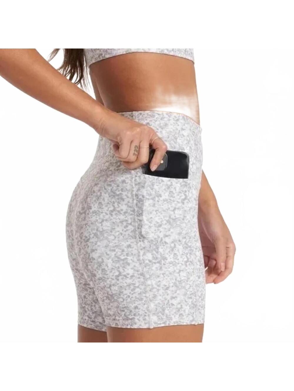 Vuori Studio Pocket Bike Shorts Pattern Gray and White Women's Size Small